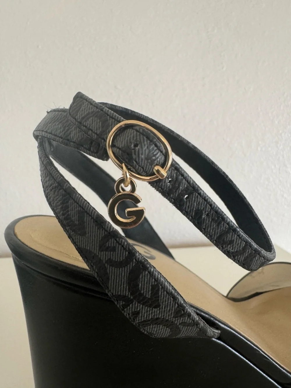GBG Los Angeles wedge heels